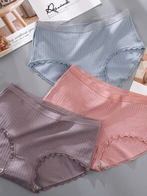 Antibacterial lace-edged panties